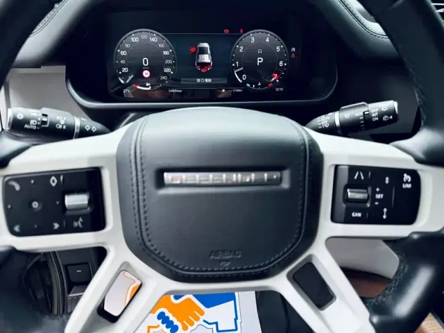 Land Rover Defender — Фото автомобиля 10