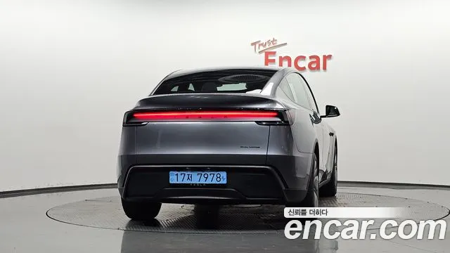 Tesla Model Y — Фото автомобиля 4
