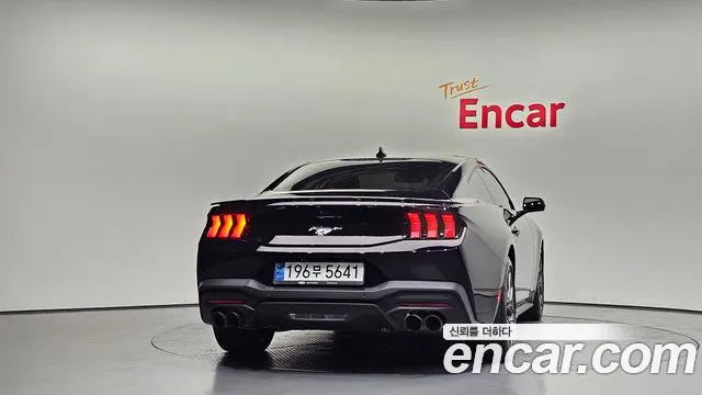 Ford Mustang — Фото автомобиля 4
