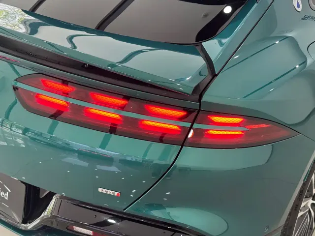 Denza Z9GT — Фото автомобиля 6