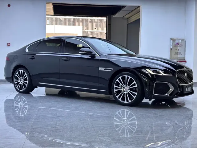Jaguar XFL — Фото автомобиля 3
