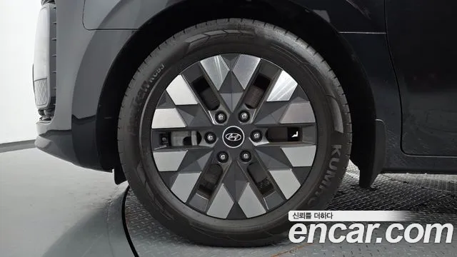 Hyundai Staria Staria 4WD Lounge 9 мест — Фото автомобиля 4