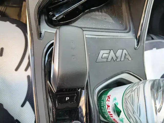 Geely Boyue L — Фото автомобиля 10