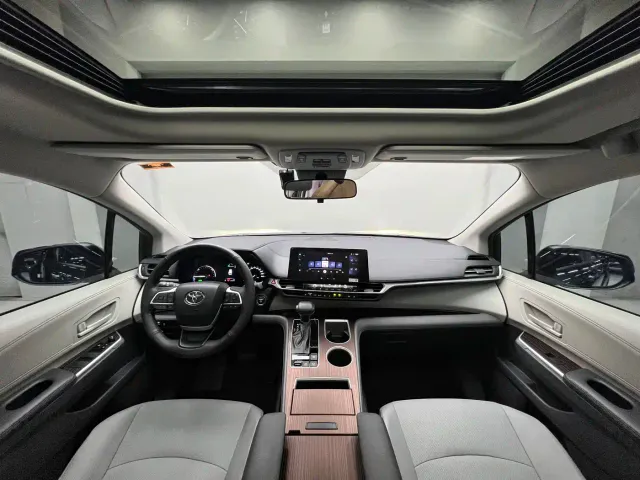 Toyota Granvia — Фото автомобиля 14