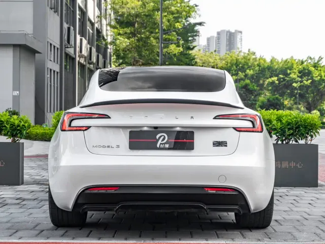 Tesla Model 3 — Фото автомобиля 14