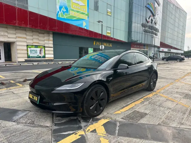 Фотография автомобиля — Tesla Model 3