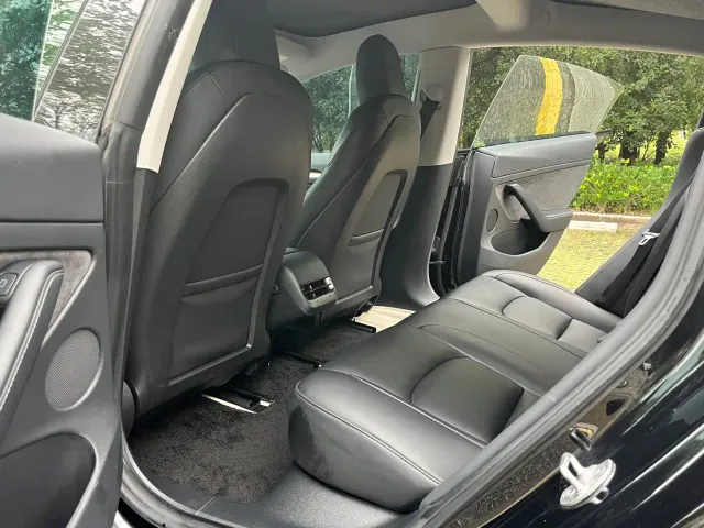 Tesla Model 3 — Фото автомобиля 10