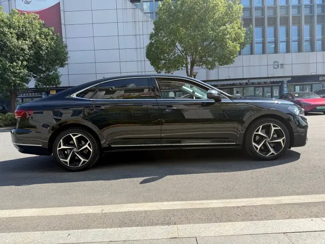 Volkswagen Passat — Фото автомобиля 4