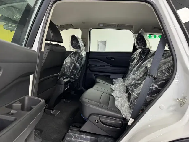 Nissan Terra — Фото автомобиля 6