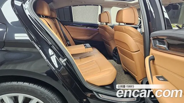 BMW 5 Series G30 — Фото автомобиля 12