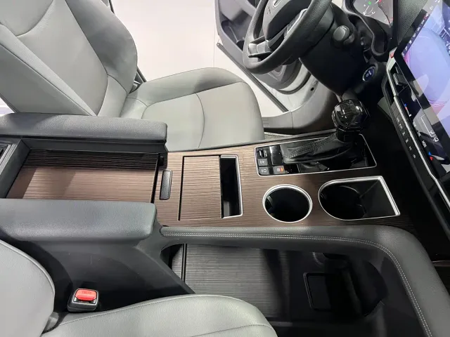 Toyota Granvia — Фото автомобиля 23