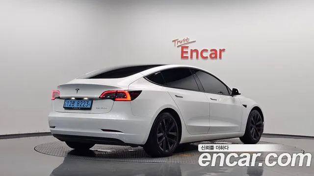 Фотография автомобиля — Tesla Model 3