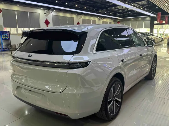 Li Auto L6 — Фото автомобиля 12