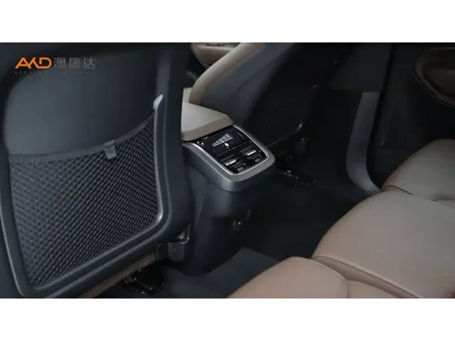 Volvo XC90 — Фото автомобиля 10