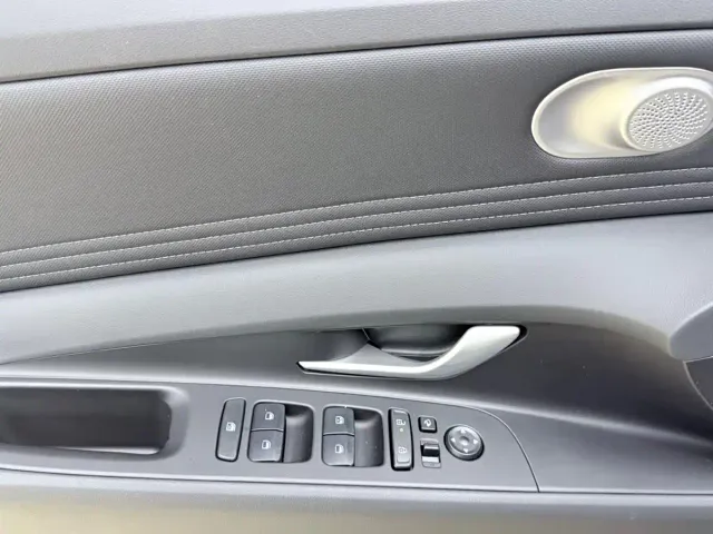 Hyundai Elantra — Фото автомобиля 10