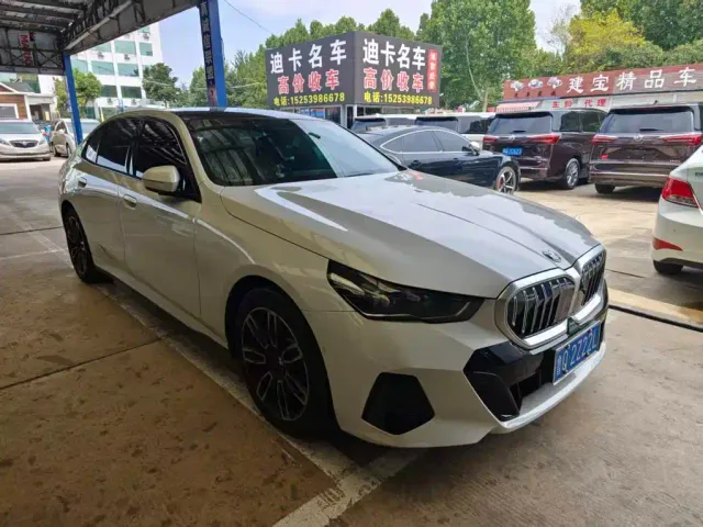 BMW 5 Series — Фото автомобиля 2