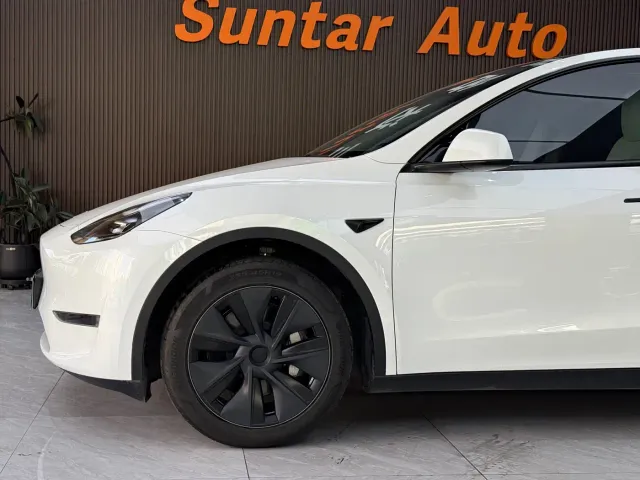 Tesla Model Y — Фото автомобиля 8