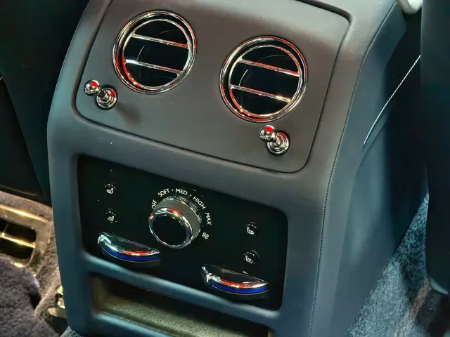 Rolls-Royce Ghost — Фото автомобиля 12