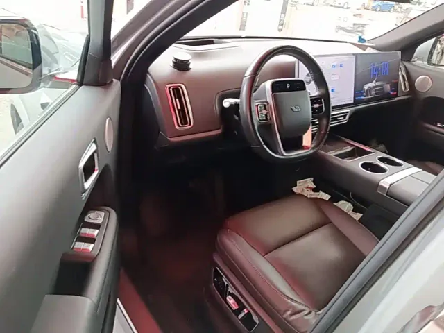 Li Auto L8 — Фото автомобиля 15
