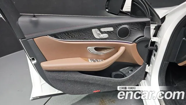 Mercedes-Benz E-Class — Фото автомобиля 13