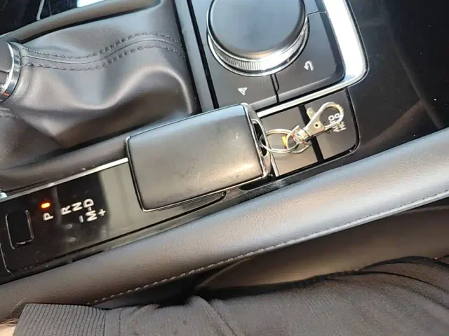Mazda Axela — Фото автомобиля 8
