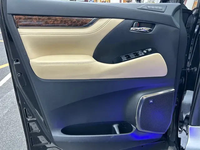 Toyota Alphard — Фото автомобиля 22