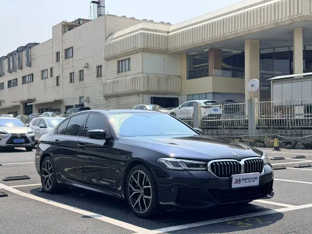 BMW 5 Series — Фото автомобиля 3