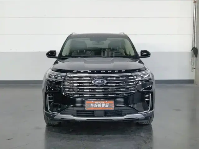 Ford Explorer — Фото автомобиля 3