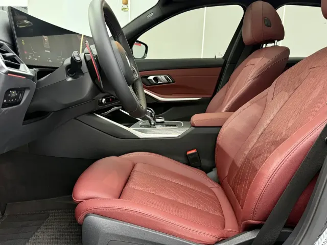 BMW BMW 3 Series 2024 330i M Sport Shadowline Package — Фото автомобиля 7