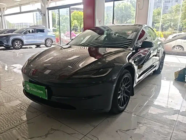 Фотография автомобиля — Tesla Model 3