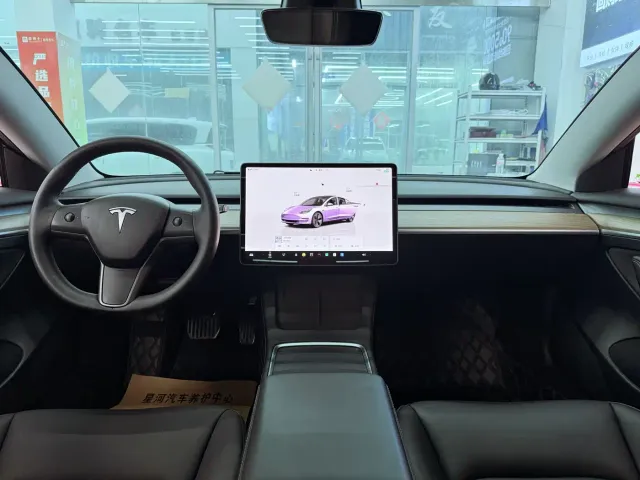 Tesla Model 3 — Фото автомобиля 11