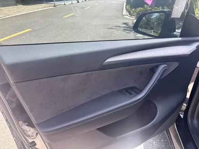 Tesla Model Y — Фото автомобиля 4