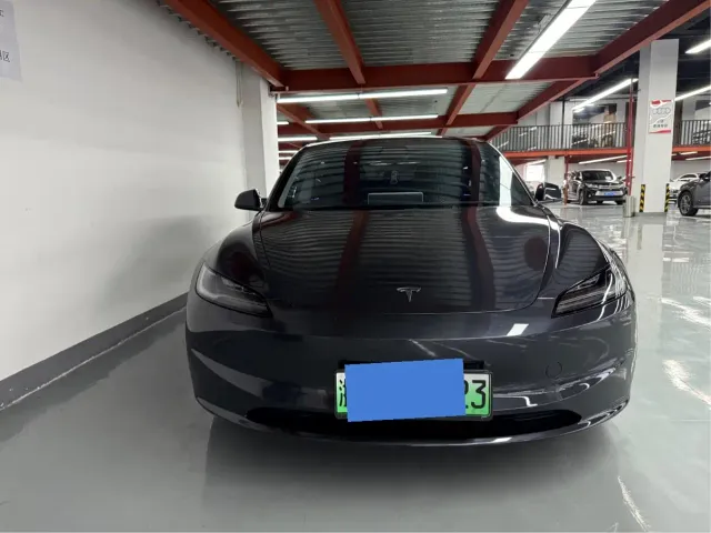 Tesla Model 3 — Фото автомобиля 2
