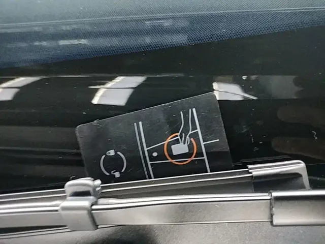 Tesla Model Y — Фото автомобиля 8