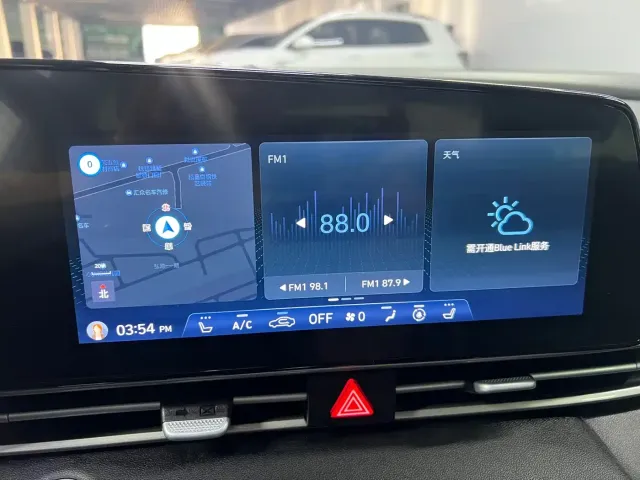 Hyundai Elantra 2022 1.5L CVT LUX Premium Edition — Фото автомобиля 13