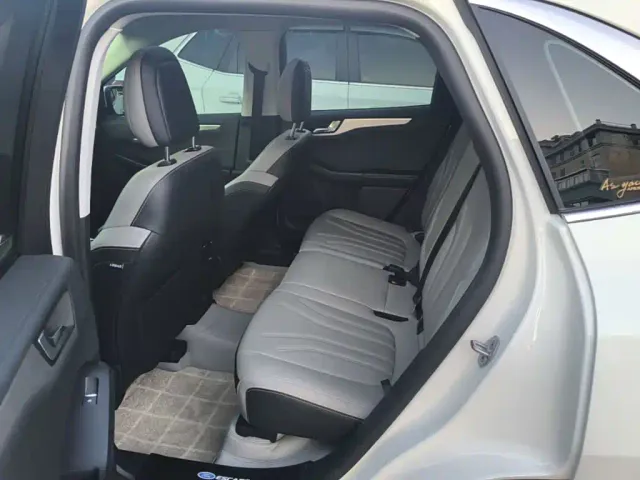 Ford Escape — Фото автомобиля 16