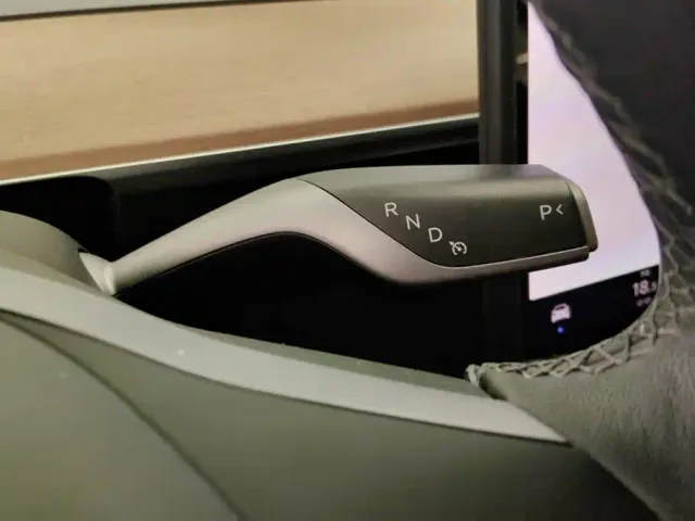Tesla Model 3 — Фото автомобиля 16