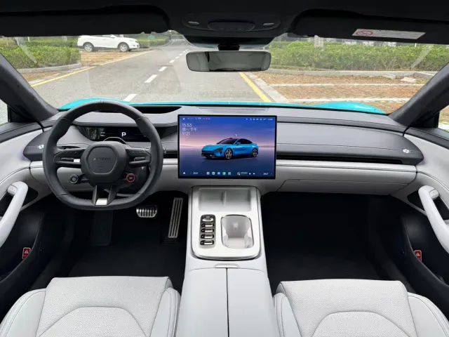 Xiaomi SU7 — Фото автомобиля 11