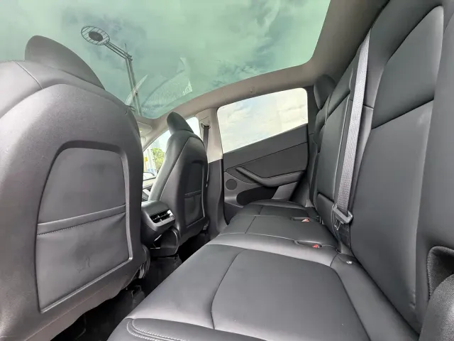 Tesla Model Y — Фото автомобиля 9