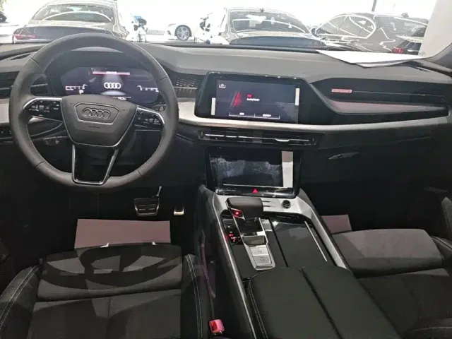 Audi Q6 — Фото автомобиля 9