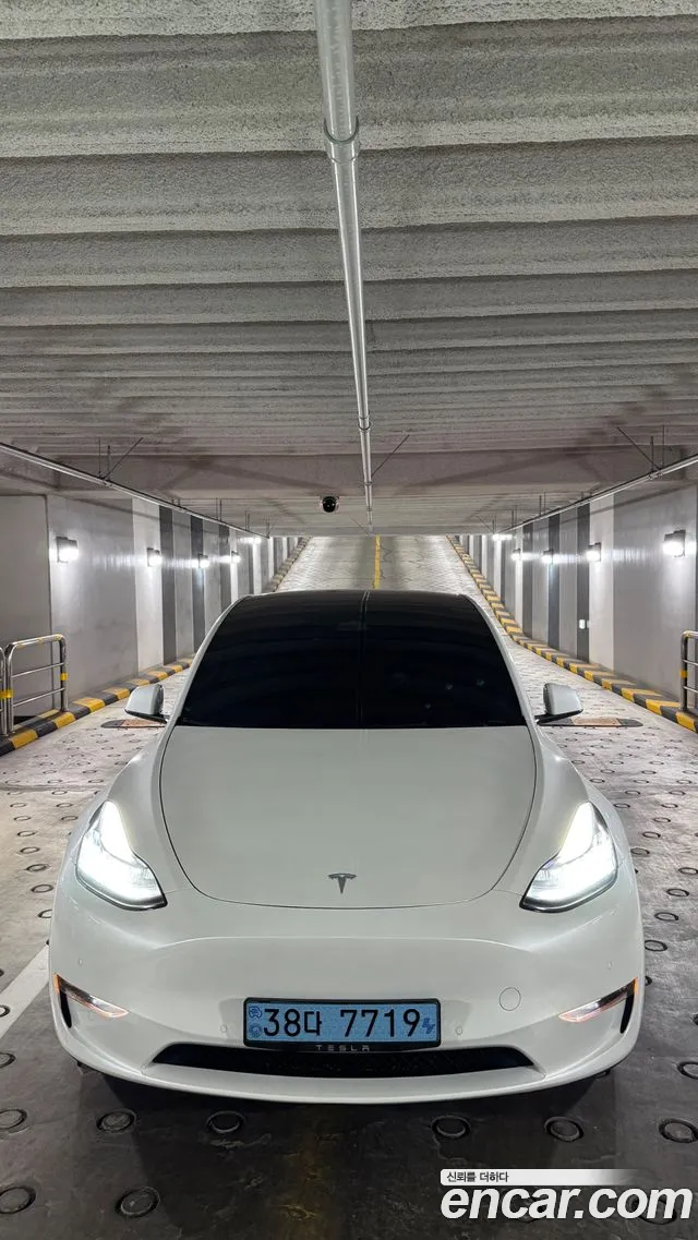 Фотография автомобиля — Tesla Model Y