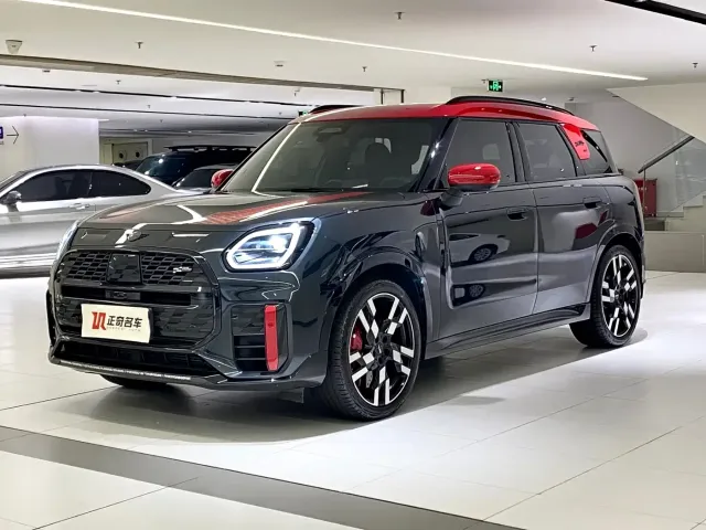 Фотография автомобиля — MINI JCW COUNTRYMAN