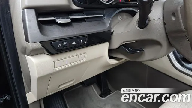 Kia Carnival Generation 4 — Фото автомобиля 24