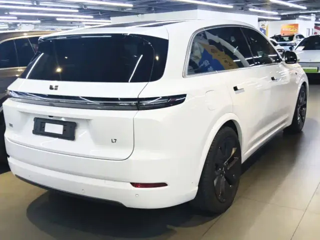 Li Auto L7 — Фото автомобиля 6