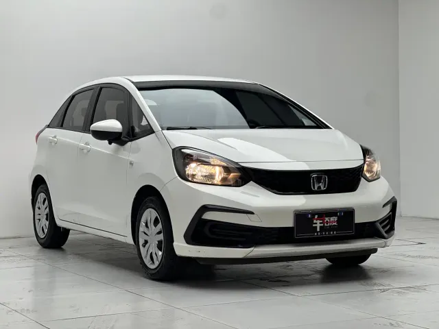 Honda Fit — Фото автомобиля 3