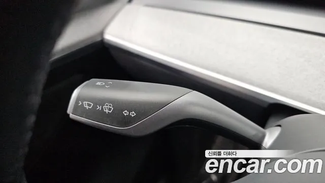 Tesla Model Y — Фото автомобиля 25