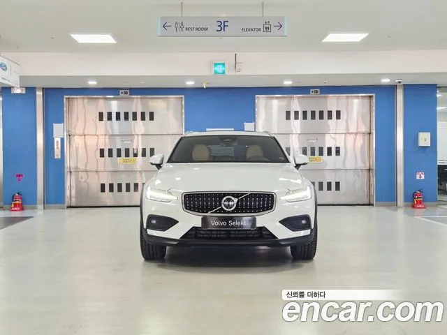 Volvo V60 — Фото автомобиля 3