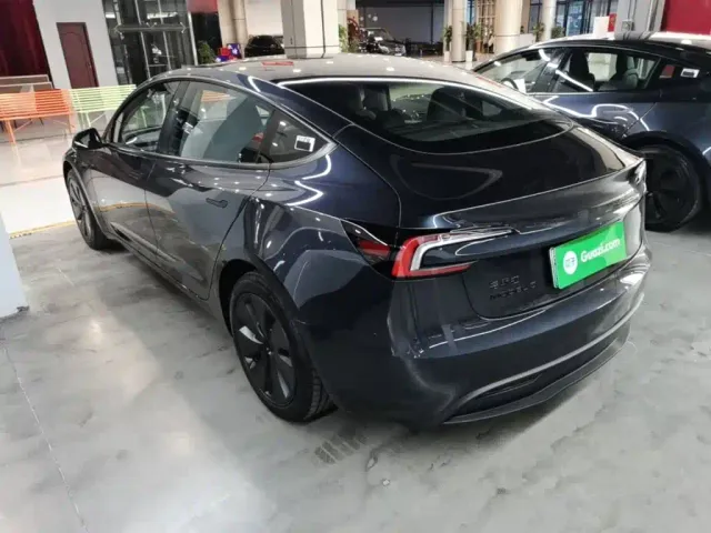 Tesla Model 3 — Фото автомобиля 4