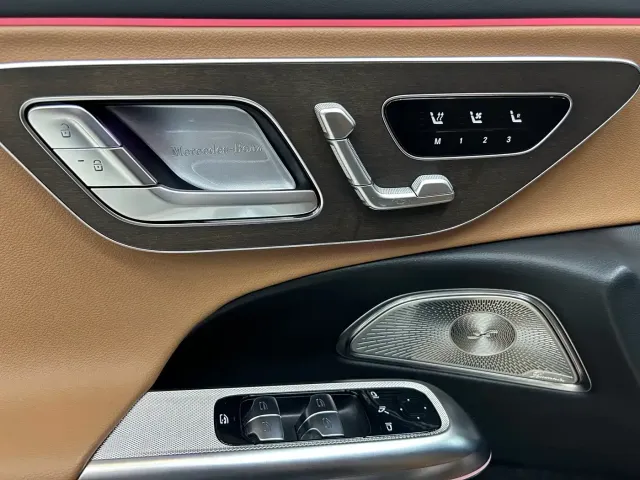 Mercedes-Benz E-Class — Фото автомобиля 12