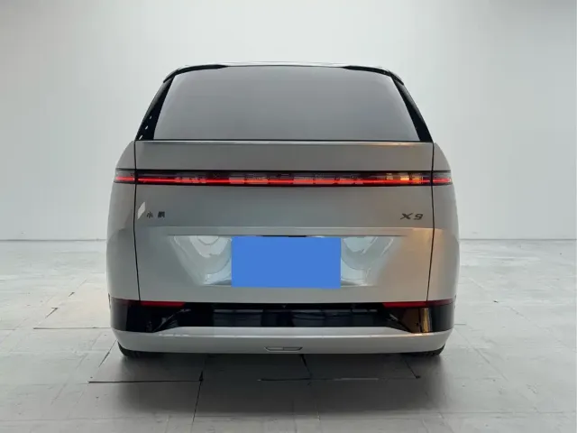 Xpeng X9 — Фото автомобиля 3